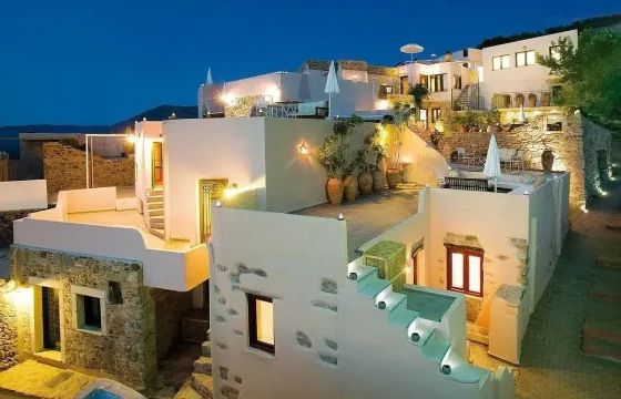 HOTEL SFAKA 3.842 m. from the sea