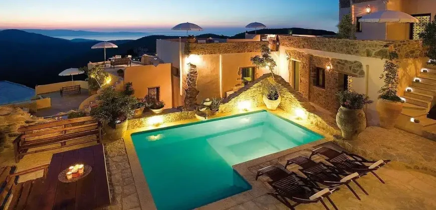 HOTEL SFAKA 3.842 m. from the sea