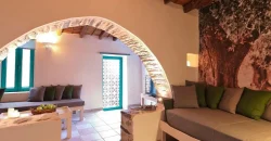 HOTEL SFAKA 3.842 m. from the sea