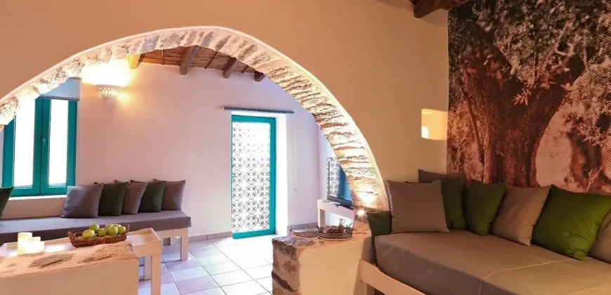 HOTEL SFAKA 3.842 m. from the sea