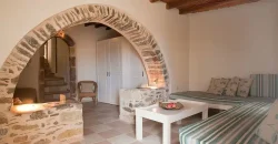 HOTEL SFAKA 3.842 m. from the sea