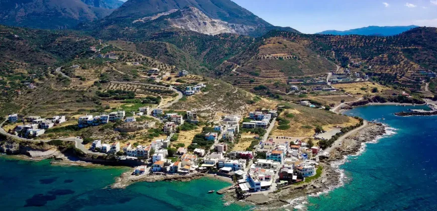 HOTEL SFAKA 3.842 m. from the sea