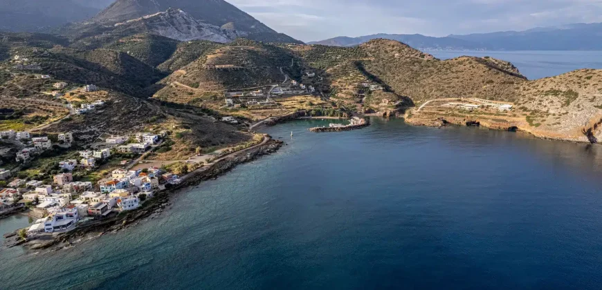 HOTEL SFAKA 3.842 m. from the sea