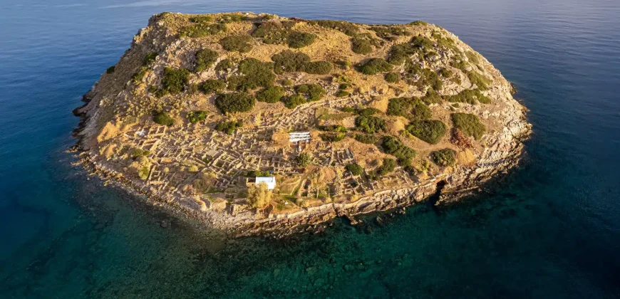 LAND MOCHLOS 150 m. from the sea